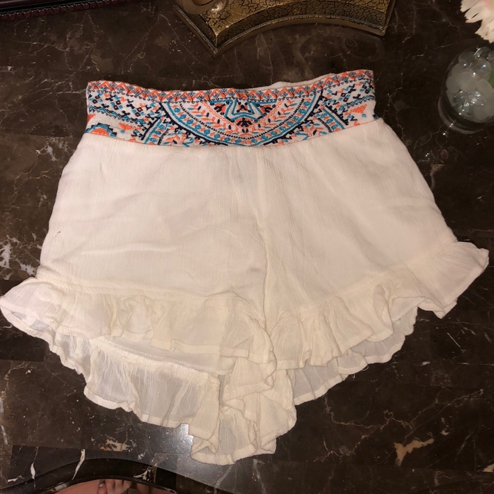 Embroidered White Shorts 🎀